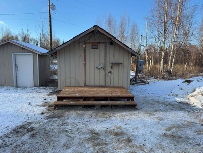 Alaska Native Steam Bath w/Power and Water for RV, free wifi