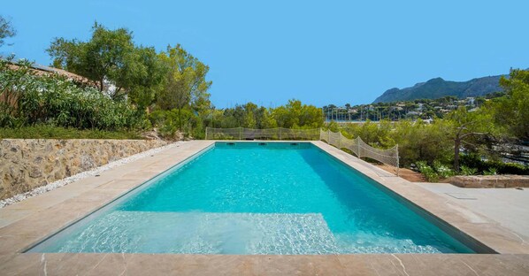 Casa | Alberca | Alberca techada y alberca al aire libre