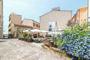 Outdoor dining - Lusa Apartment (Alghero)