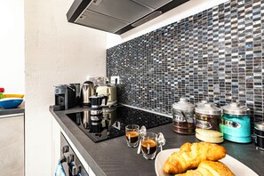 Standard Apartment, Multiple Bedrooms, 2 Bathrooms (Lusa Apartment) | Private kitchen | Fridge, microwave, oven, stovetop - Lusa Apartment (Alghero)
