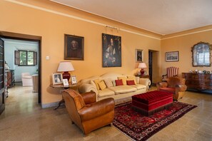 TV, fireplace - Villa in Segromigno In Monte with 11 bedrooms sleeps 22 (Segromigno In Monte)
