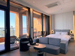 Beranda Suite Room | Egyptiska bomullslakan, sängtillbehör av högsta kvalitet och duntäcken