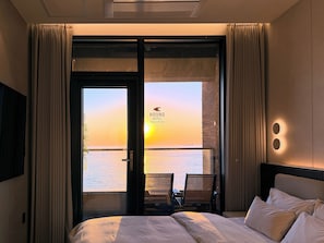 Terrace Double Room | Egyptian cotton sheets, premium bedding, down duvets, free minibar - Hound Hotel Daecheon (Boryeong)