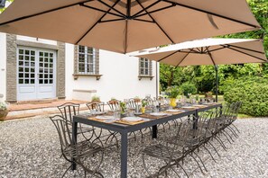 Outdoor dining - Villa in Segromigno In Monte with 8 bedrooms sleeps 16 (Segromigno In Monte)