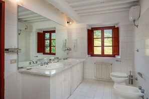 Dusche, Haartrockner, Bidet