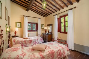 5 soverom, strykejern/-brett, reiseseng for barn og wi-fi (inkludert)