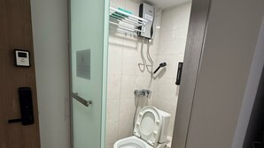 Deluxe Double Room | Bilik Mandi | Pancuran mandi, pengering rambut, tuala disediakan, sabun 