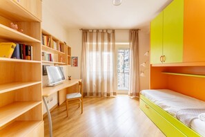 2 bedrooms, desk, iron/ironing board, travel crib