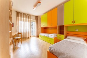 2 bedrooms, iron/ironing board, travel cot, WiFi
