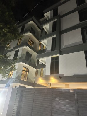 Exterior - Spacious 3-bedroom apartment with AC, WiFi in beautiful Dar es Salaam (Dar es Salaam)