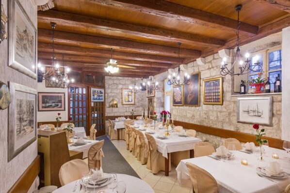 Apartment | Dining
