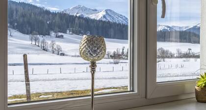 Sunny apartment, with terrace and mountain view