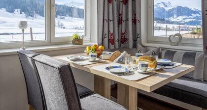Sunny apartment, with terrace and mountain view