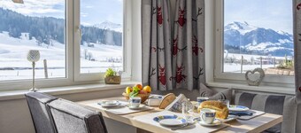 Sunny apartment, with terrace and mountain view