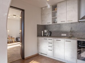 Réfrigérateur, four, plaque de cuisson, lave-vaisselle