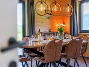 Dining - Beautiful house with lovely mountain views (Obermöschach)