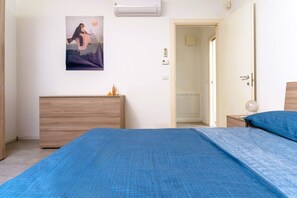 1 غرفة نوم ومكواة/لوح كي وواي فاي وملاءات أسرّة