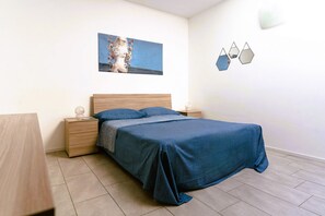 1 slaapkamer, een strijkplank/strijkijzer, wifi, beddengoed