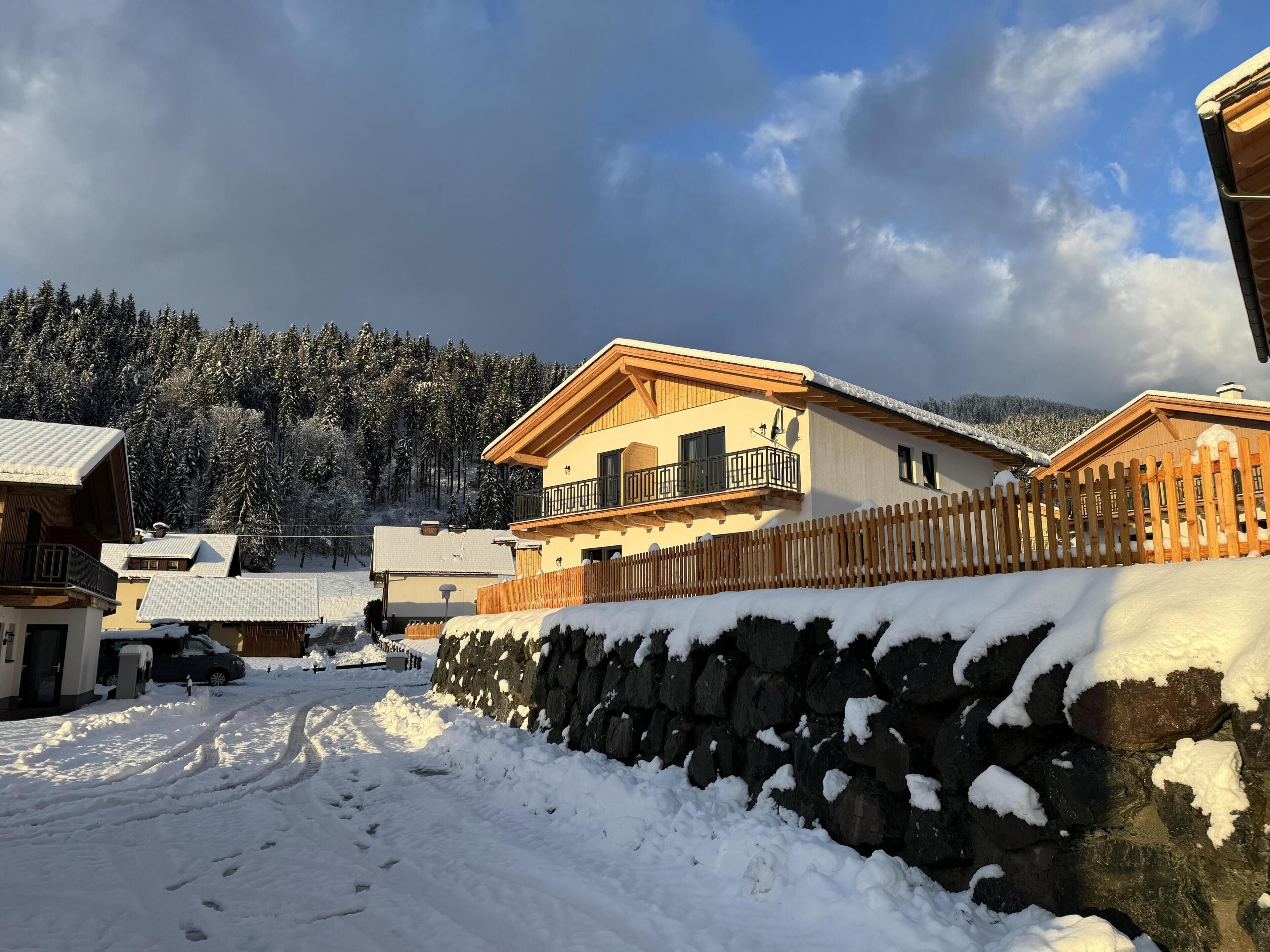 Außenseite Ferienhaus [Winter]