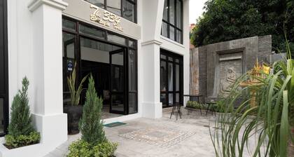 F L G Hotel