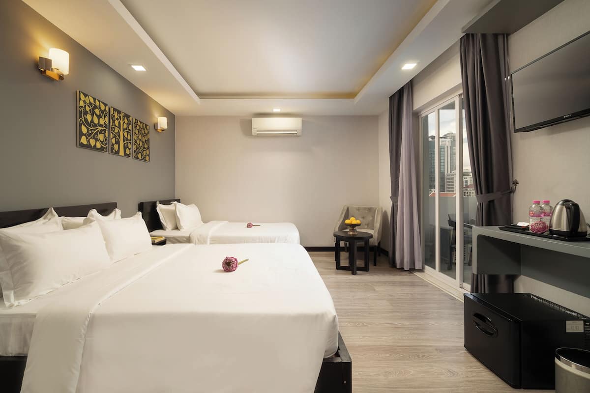Egyptian cotton sheets, premium bedding, pillow-top beds, minibar