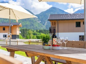 Outdoor dining - Lovely chalet near the Nassfeld ski area (Obermöschach)