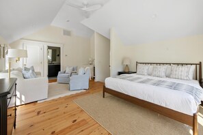 6 bedrooms, iron/ironing board, Internet, bed sheets