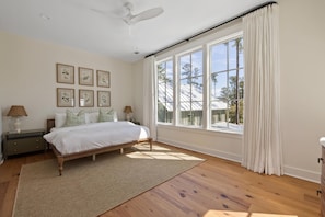 6 bedrooms, iron/ironing board, Internet, bed sheets