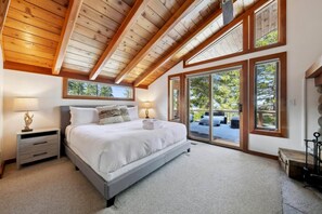 6 bedrooms, desk, iron/ironing board, travel cot