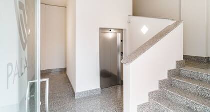 Comfortable studio with private bathroom and balcony, which is part of the Scaringi Palace and is perfect for 2 guests. The flat is located in a building located in a quiet and well-connected neighborhood, just a 5-minute drive from the center of Trani,
