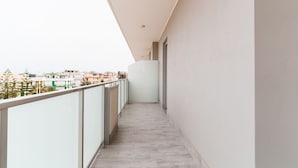 A narrow balcony with a view of buildings in the distance. - GuestHost - Scaringi Palace - Room 3A (Trani)