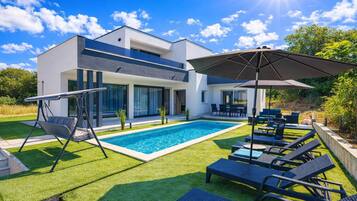 Familjevilla - flera sovrum (Villa Samara with Pool) | Pool | Utomhuspool och uppvärmd pool