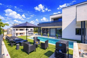 Family Villa, 4 Bedrooms, Balcony (Villa Samara with Pool) | Outdoor dining