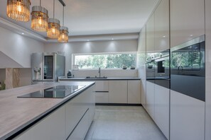 Family Villa, 4 Bedrooms (Villa Samara with Pool) | Private kitchen