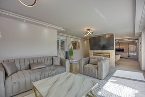 21-inch Smart TV with digital channels - Villa Samara with Pool (Pula)