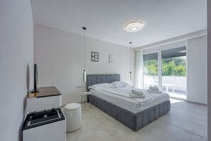 Villa familiare, camere multiple (Villa Samara with Pool) | 4 camere, ferro/asse da stiro, Wi-Fi gratuito, lenzuola