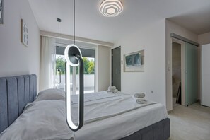 Villa familiare, camere multiple (Villa Samara with Pool) | 4 camere, ferro/asse da stiro, Wi-Fi gratuito, lenzuola