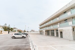 Exterior - Comfortable studio with private bathroom and bathroom, which is part of the Scaringi Palace and is perfect for 2 guests. The flat is located in a building located in a quiet and well-connected neighborhood, just a 5-minute drive from the center of Trani, (Trani)