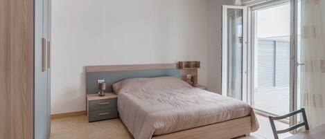 2 bedrooms, WiFi, bed sheets