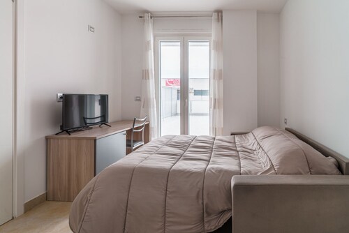 GuestHost - Scaringi Palace Trani - Room 9A