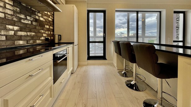 Classic Apartment, Balcony, City View | Private kitchen - HomeApart Peter Mstivlavets 15 (Minsk)