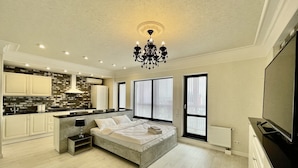 Classic Apartment, Balcony, City View - HomeApart Peter Mstivlavets 15 (Minsk)