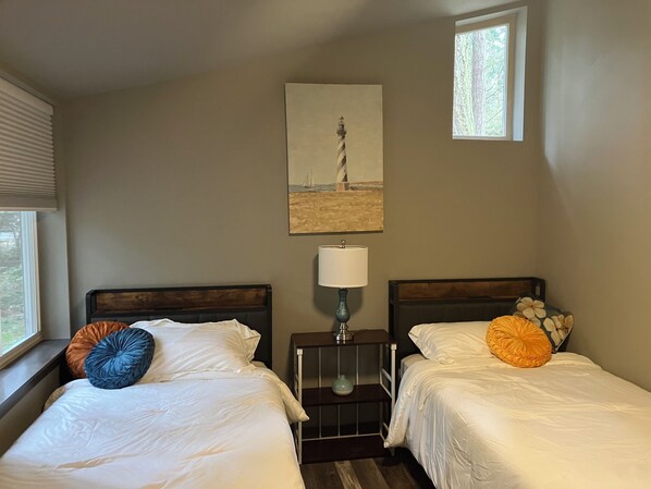 2 bedrooms, desk, iron/ironing board, WiFi