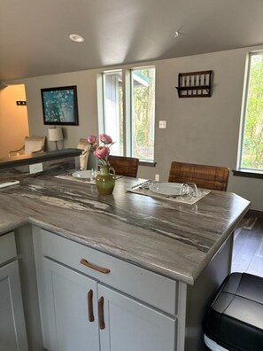 Dining - The Shearwater House - A private 2BR/2BA nestled in the majestic trees (Coupeville)