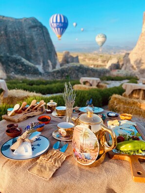 Outdoor banquet area - Wish Cappadocia Love (Uçhisar)