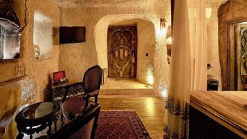 Cave Room with Jacuzzi