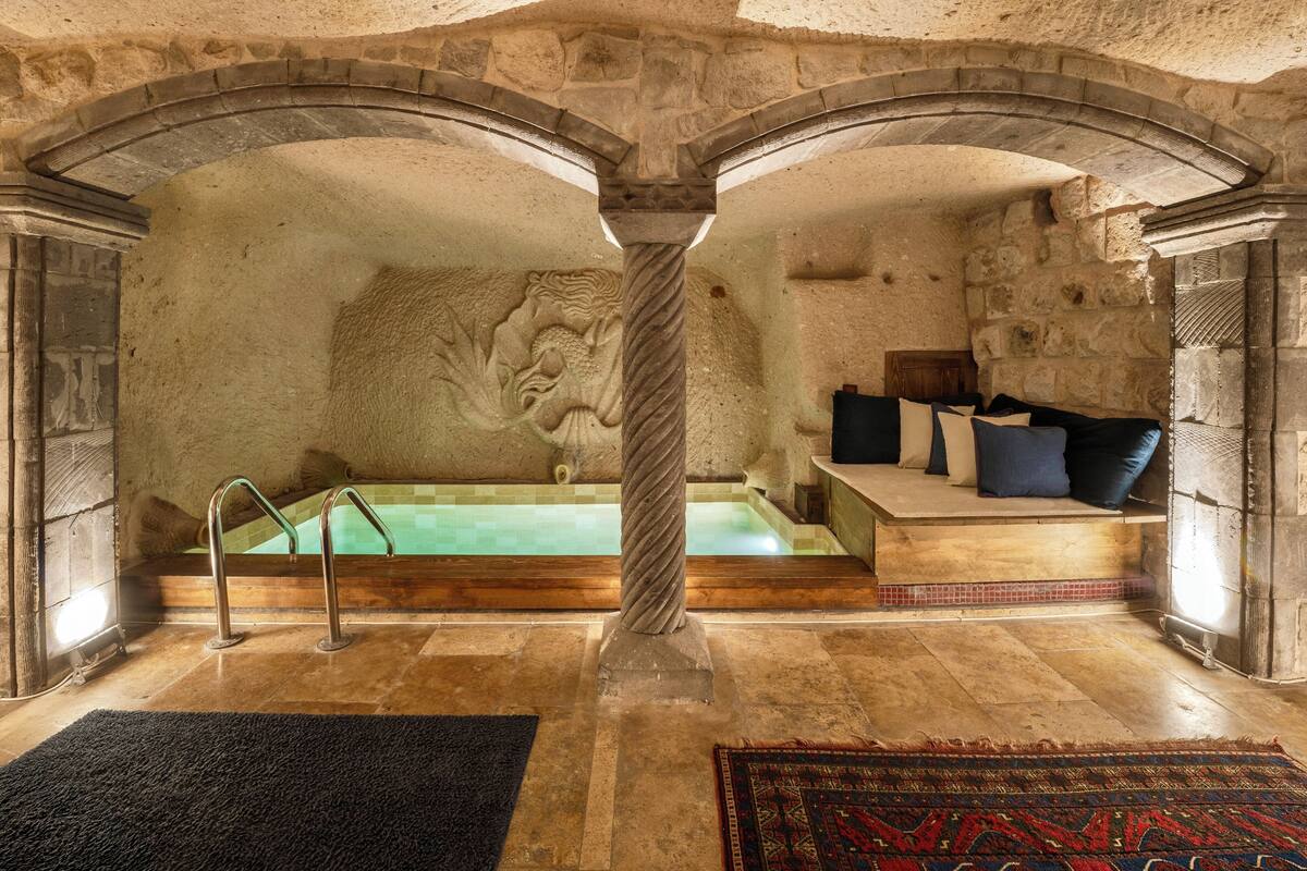 Room with Private Pool | Soundproofing, WiFi (free), individually decorated