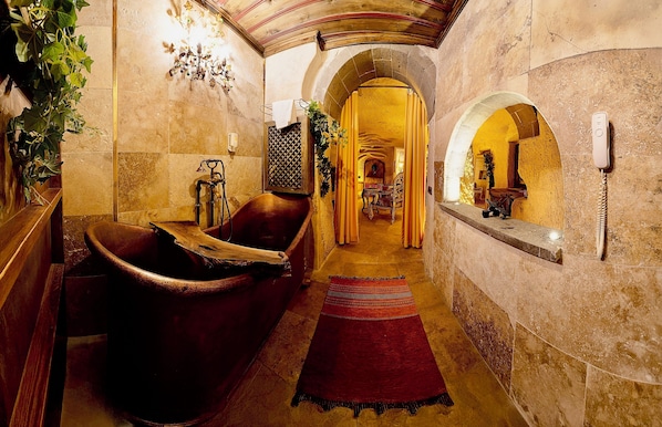 Cave Room with Wine Fountain and Bathtub | Bathroom | Free toiletries, hair dryer, slippers, towels - Wish Cappadocia Love (Uçhisar)