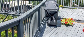 Cozy Dog-Friendly Retreat on Westport Island: Enjoy Serene Nature & Walk to Waterfront!