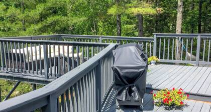 Cozy Dog-Friendly Retreat on Westport Island: Enjoy Serene Nature & Walk to Waterfront!